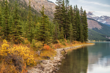 Golden hour at the Upper Waterfowl Lake - Icefields Parkway in Autumn