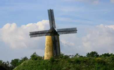 Windmühle, 4 Flügel auf einem Hügel in der Vendée
