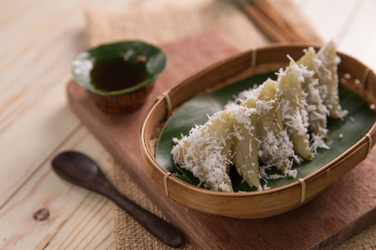 lupis. race cake with palm sugar syrup