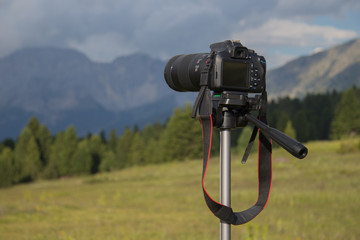 macchina fotografica sul treppiede