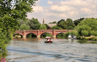 Fototapeta na wymiar The RiverThames in England at Clifton Hampden in Oxfordshire 