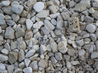 Hintergrundbild mit weißen Kieselsteinen