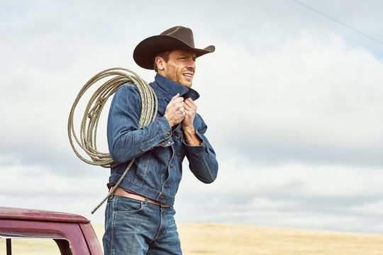 Cowboy with a rope over his shoulding