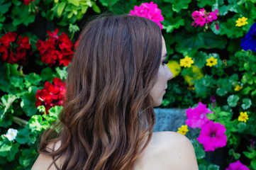 Naklejka premium Beautiful fashion model with colorful flowers.