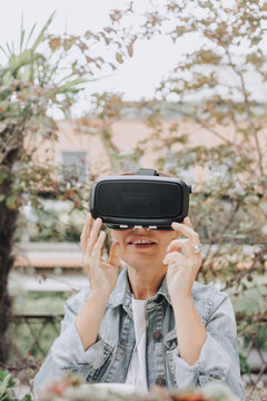 Woman using a 360 3D VR glasses