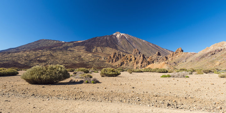 Pico del Teide Mountain with Volcanic Landscape, Parque Nacional del Teide, Tenerife, Canary Islands, Spain