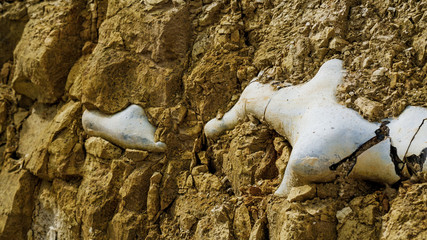 Grit stones, extraction from the earth