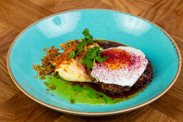 Roasted beefsteak with egg