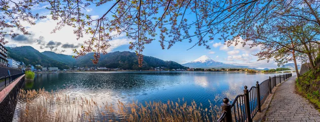 Papier Peint photo autocollant Mont Fuji Panorama image of Mount Fuji and Lake.