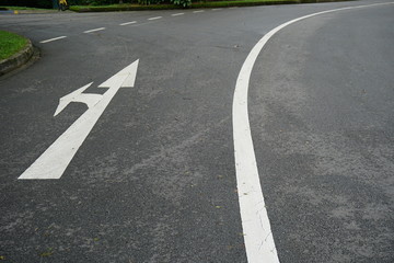 right and straight sign symbol