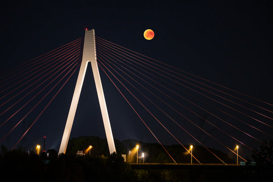 Mondfinsterin in Neuwied, Rheinbr&uuml;cke