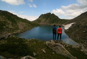 Fototapeta na wymiar Tourists admire the mountain lake, Arkhyz.