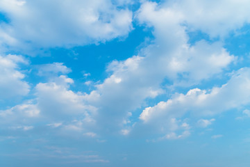 Fototapeta na wymiar 青空と広がる雲２