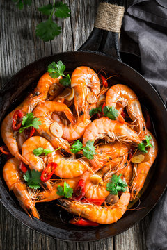 Shrimps on pan with garlic, coriander and peppers