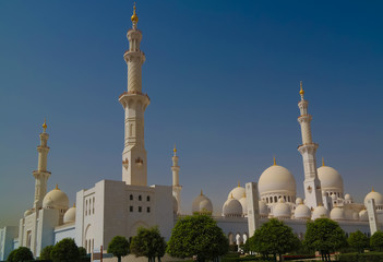 Fototapeta na wymiar Exterior view to Sheikh Zayed Mosque, Abu-Dhabi, UAE
