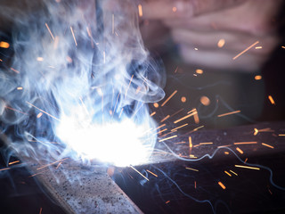 Obraz na płótnie Canvas High-temperature electic welding