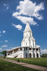 Fototapeta na wymiar Church of the Ascension in The Moscow Museum-Reserve Kolomenskoye