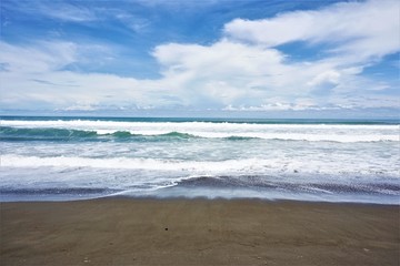 Fototapeta na wymiar The Pacific Ocean at Playa Dominical