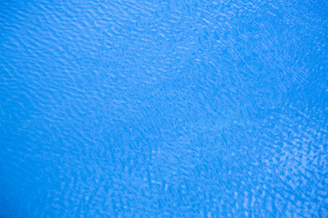Fototapeta na wymiar 青い水面の川