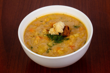 Peas soup with bread