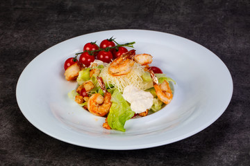 Salad Caesar with prawn