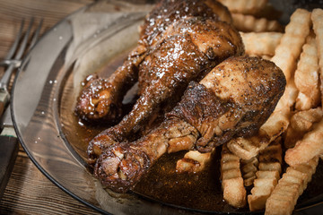 Fried chicken drumsticks with chips.