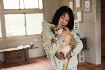 woman hold cat