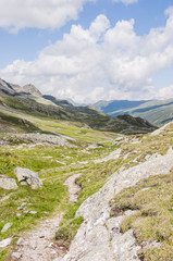 Obraz premium Susch, Bergdorf, Flüela, Flüelapass, Passstrasse, Passhöhe, Bergstrasse, Alpen, Wanderweg, Engadin, Unterengadin, Graubünden, Sommer, Schweiz