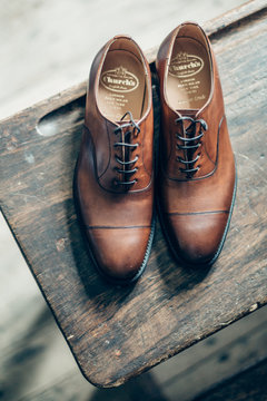 Les chaussures du mari&eacute;