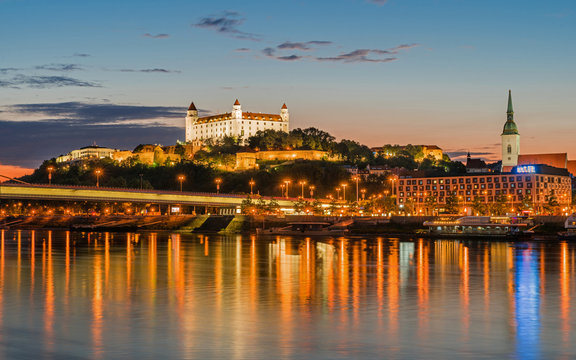Bratislava bei Sonnenuntergang