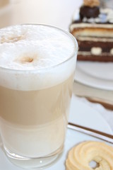 Kaffee und Kuchen genießen