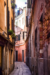 Fototapeta na wymiar narrow street in Italy Venice