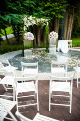 Beautiful wedding flowers arch