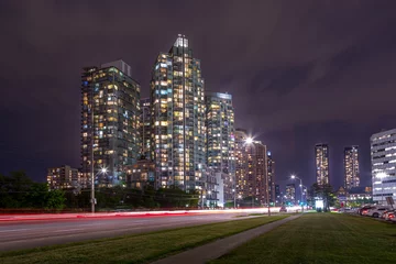 Photo sur Plexiglas construction de la ville Canada, centre-ville de nuit de Mississauga