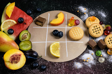 play healthy food or not - noughts and crosses - obrazy, fototapety, plakaty