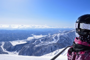 Fototapeta na wymiar Panoramic ski at hakuba happo in Nagano Japan with blue and chairlift