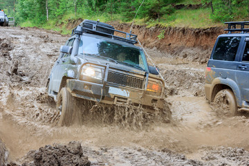 Obraz na płótnie Canvas Mud bath for an SUV traveling through the taiga