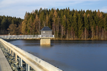 Obraz premium Talsperre Werda im Herbst