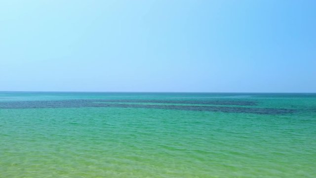 ドローン空撮 夏の海 横移動