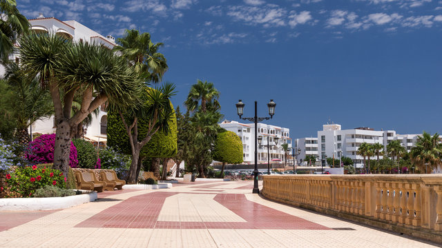 Seepromenade am Yachthafen von Santa Eularia auf Ibiza