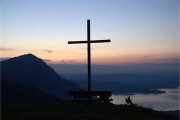 Kreuz über dem Zugersee