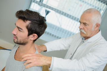Obraz premium Chiropractor working on young man's back