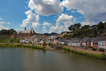 Fototapeta na wymiar Panorama von Saarburg