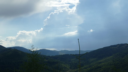 Chmury nad górami