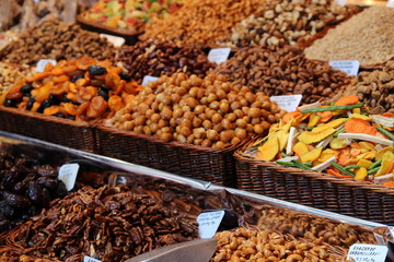 étale de fruits secs