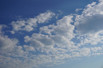Wolkenband am Morgen am bayrischem Himmel