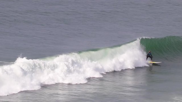 Surfista na onda