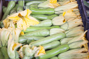 Francia, Nizza, mercato della verdura, zucche.