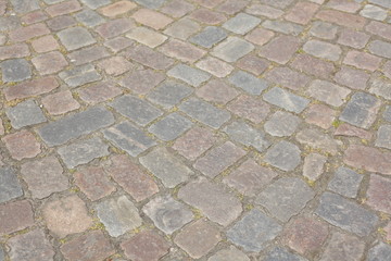 rötliches und graues Kopfsteinpflaster