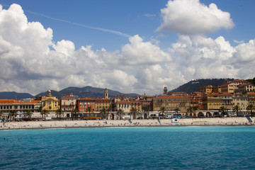 Fototapeta na wymiar Francia,Costa Azzuurra, Nizza, la città vista dal mare.
